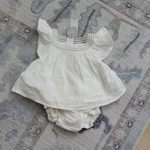 NWT Baby Gap Infant Girls Soft White Outfit Top Bloomer Set Sz3-6m